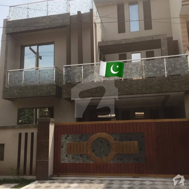 پی ڈبلیو ڈی ہاؤسنگ سکیم اسلام آباد میں 5 کمروں کا 10 مرلہ مکان 1.75 کروڑ میں برائے فروخت۔