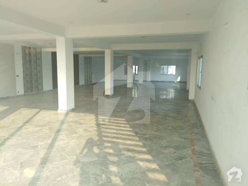 1 Kanal Ideal Commercial Hall Available For Rent