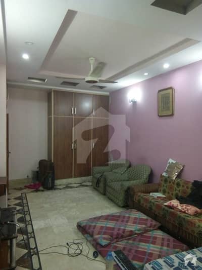 علامہ اقبال ٹاؤن ۔ نیلم بلاک علامہ اقبال ٹاؤن لاہور میں 5 کمروں کا 6 مرلہ مکان 1. 35 کروڑ میں برائے فروخت۔