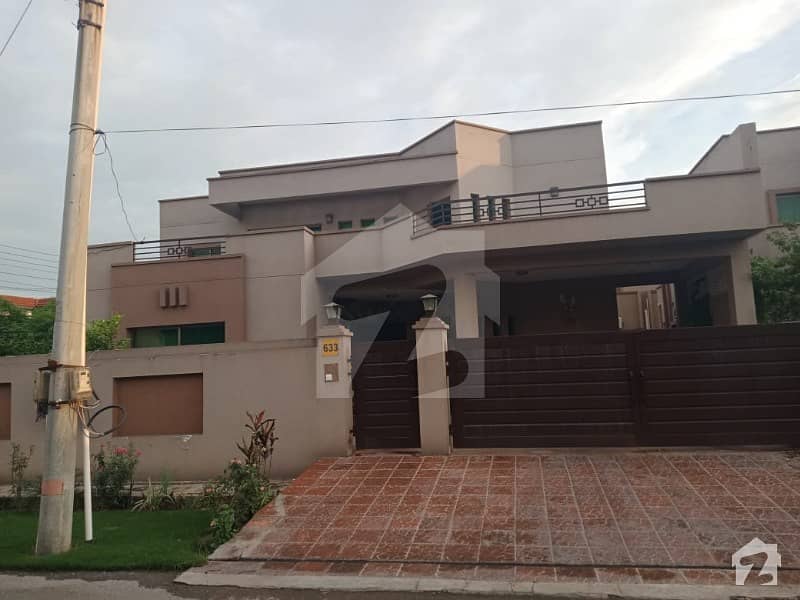 1 Kanal Corner House Is Available For Sale