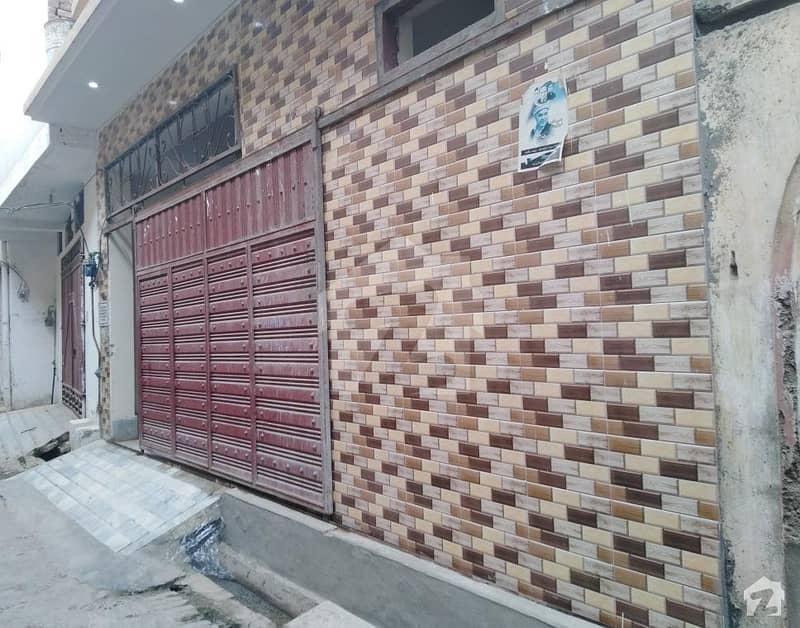 عید گاہ روڈ پشاور میں 6 کمروں کا 5 مرلہ مکان 1.6 کروڑ میں برائے فروخت۔