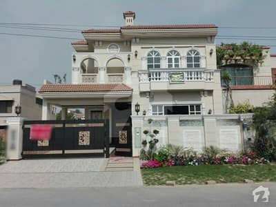 Well-Built House Available in Good Location Well-Built House Available in Good Location