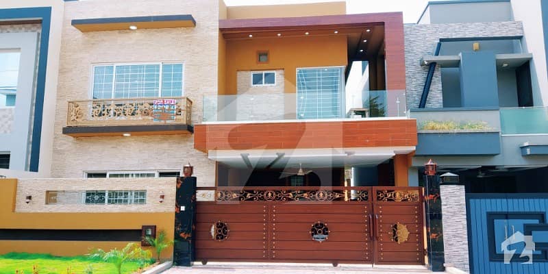 Overseas Enclave - Sector 2 12 Marla Luxury House For Sale With Lawn