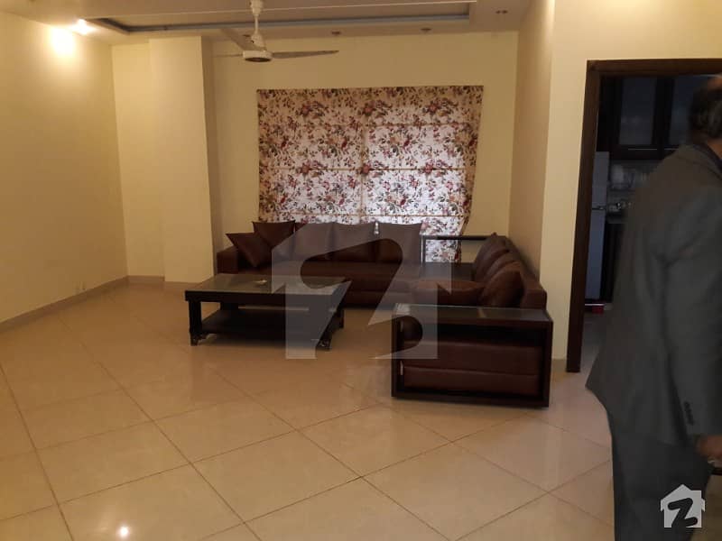 10 MARLA FULLY FURNISHED FLAT FOR RENT  100000