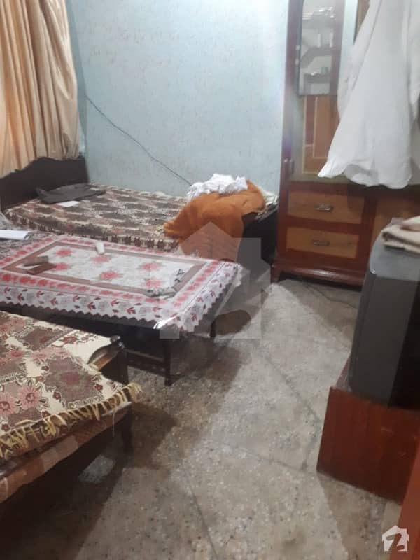 علامہ اقبال ٹاؤن ۔ زینت بلاک علامہ اقبال ٹاؤن لاہور میں 4 کمروں کا 3 مرلہ مکان 70 لاکھ میں برائے فروخت۔