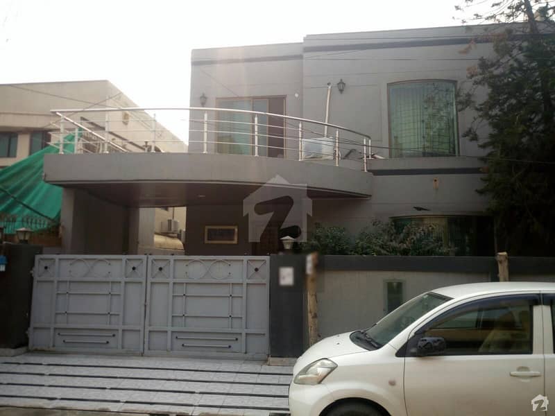 پنجاب کوآپریٹو ہاؤسنگ ۔ بلاک ای پنجاب کوآپریٹو ہاؤسنگ سوسائٹی لاہور میں 4 کمروں کا 10 مرلہ مکان 1. 7 کروڑ میں برائے فروخت۔