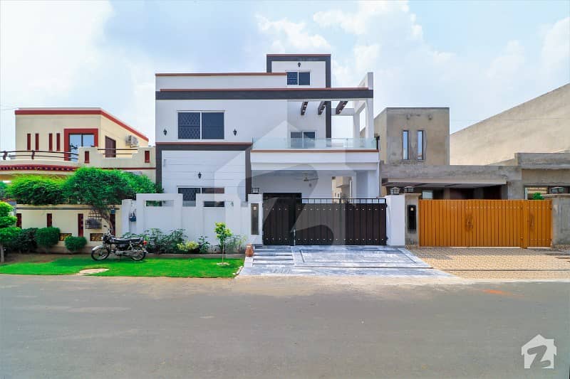 3 Storey 5 Bed 10 Marla Decent Solid House For Sale at Supper Location