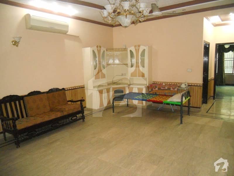 گارڈن ٹاؤن - شیر شاہ بلاک گارڈن ٹاؤن لاہور میں 4 کمروں کا 10 مرلہ مکان 2. 25 کروڑ میں برائے فروخت۔