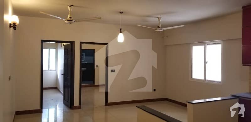 کلفٹن ۔ بلاک 2 کلفٹن کراچی میں 3 کمروں کا 7 مرلہ فلیٹ 2.8 کروڑ میں برائے فروخت۔