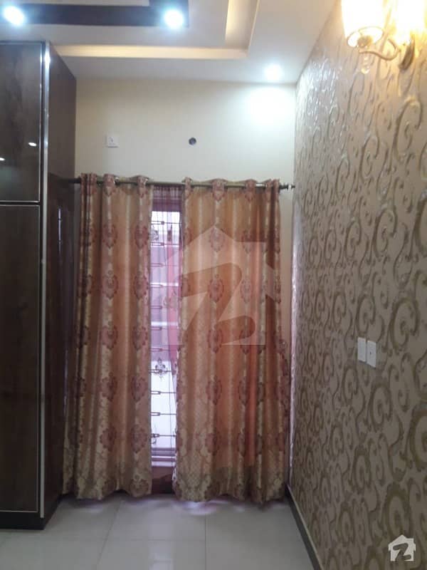 PRIME LOCATION 8 MARLA DOUBLE STORY HOUSE AVALABLE WITH GAS NEAR BY MARCT MOSQUE AND PARK