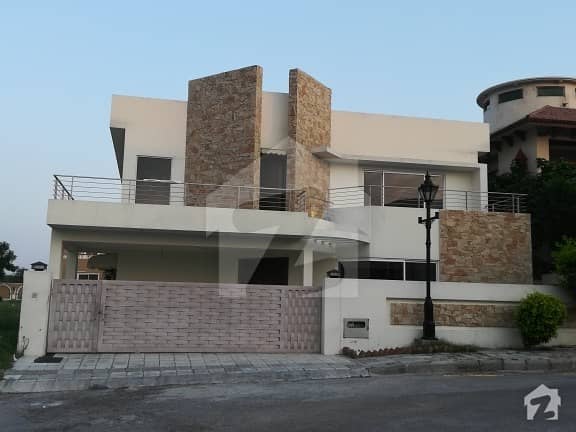 بحریہ ٹاؤن فیز 1 بحریہ ٹاؤن راولپنڈی راولپنڈی میں 6 کمروں کا 1 کنال مکان 4 کروڑ میں برائے فروخت۔