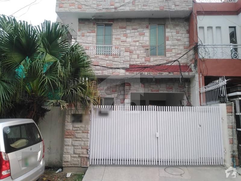 فیصل ٹاؤن ۔ بلاک سی فیصل ٹاؤن لاہور میں 6 کمروں کا 10 مرلہ مکان 2.3 کروڑ میں برائے فروخت۔