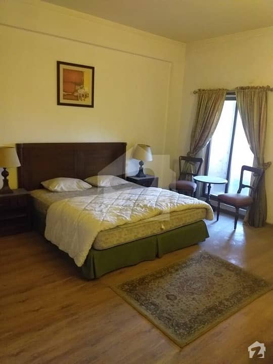 مال روڈ لاہور میں 2 کمروں کا 10 مرلہ فلیٹ 1 کروڑ میں برائے فروخت۔