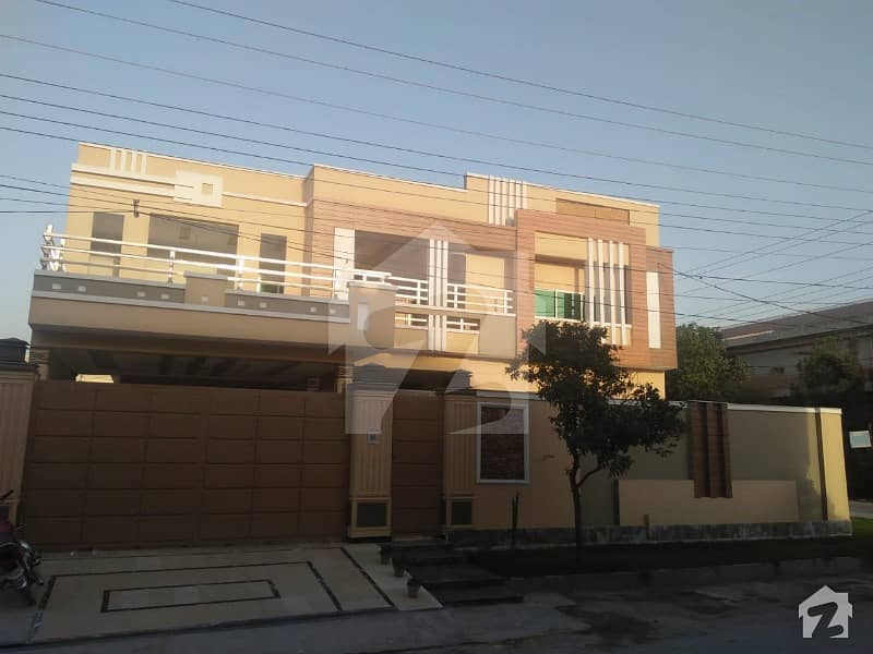 حیات آباد فیز 3 - کے5 حیات آباد فیز 3 حیات آباد پشاور میں 11 کمروں کا 1 کنال مکان 7 کروڑ میں برائے فروخت۔