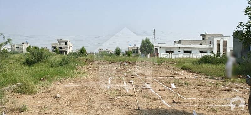 Nasheman Iqbal Prime Location 1 Kanal Plot For Sale