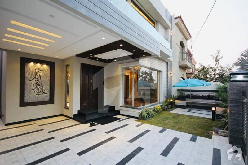 Mazhar Munir Design 10 Marla Beautiful House For Sale