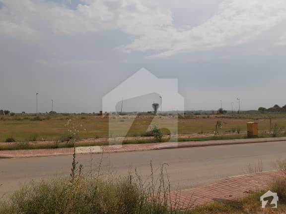 10 Marla Top Height, Prime Location Plot For Sale