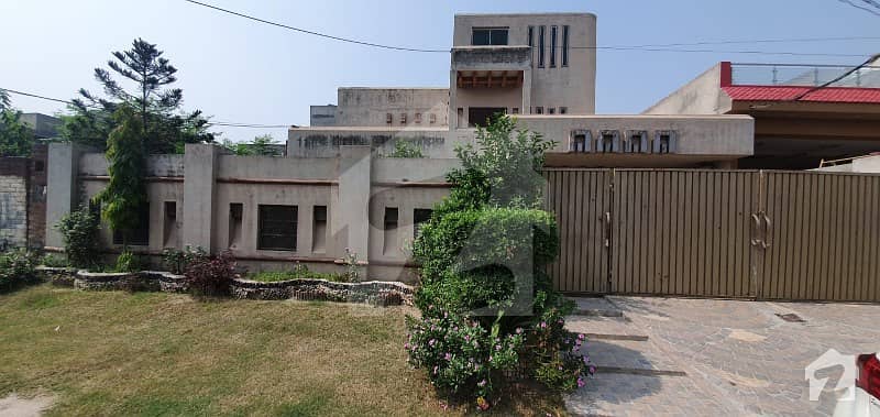 Park Facing  Marghzar Officers Colony Block G   1 Kanal House For Sale