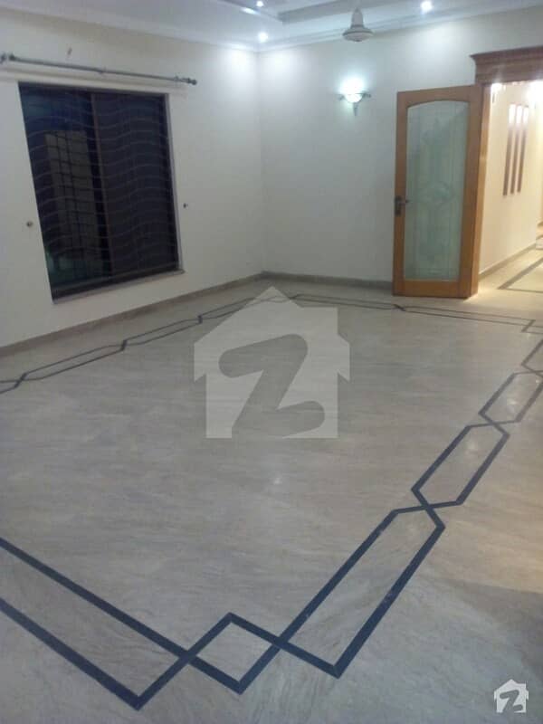 Defense offer kanal upper portion 3 bed with separate gate marble flooring phase 3