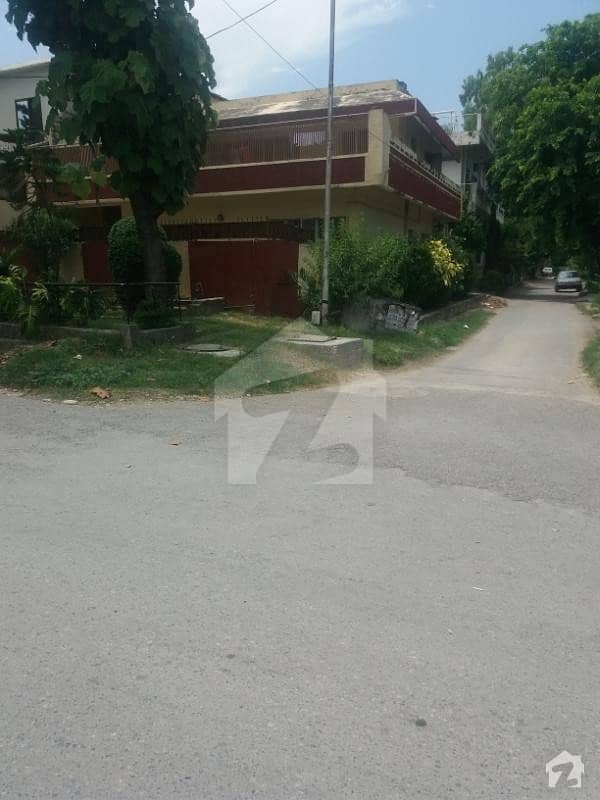 G8-2 30*70,corner house cda transfer for urgent sale very nice location