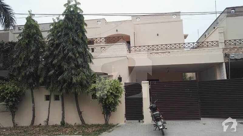 10-Marla 3-Bedroom's Upper Portion For Rent in Askari-9 Zarar Shaheed Road Lahore.