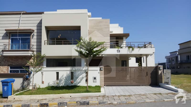 10 Marla Single Unit House For Sale Bahria Town Phase 8 Lake View Block