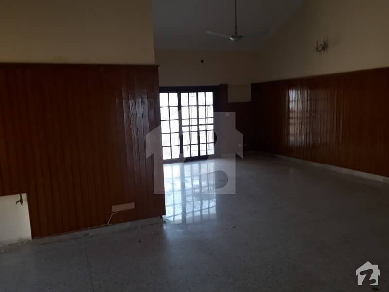 333 Sq Yard Beautiful House For Rent In F-10 Islamabad  3 Beds With 3 Attached Bath