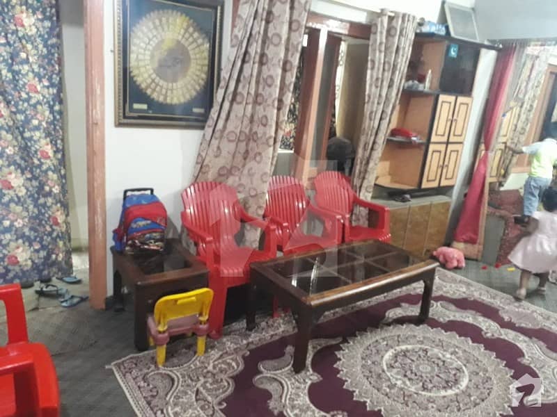 گلشنِ اقبال ٹاؤن کراچی میں 4 کمروں کا 6 مرلہ فلیٹ 1.1 کروڑ میں برائے فروخت۔