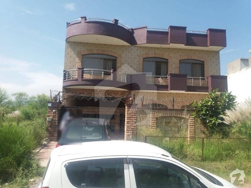 Beautiful a Decent 10 Marla Double Unit Sun Face House For Sale in D122 Islamabad