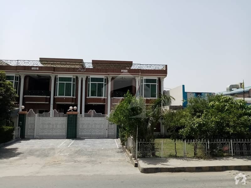 کشمیر روڈ گوجرانوالہ میں 6 کمروں کا 14 مرلہ مکان 4 کروڑ میں برائے فروخت۔