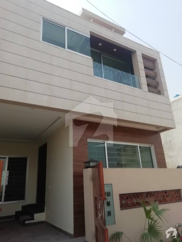 Brand new luxury ideal 3 marla house for sale in Formantes