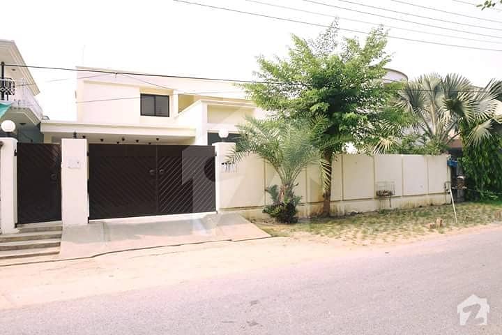 1Kanal   Bungalow available for  Rent  in DHA Phase  4 HH block