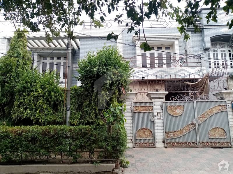 A Beautifully Built House At Good Location In Haseeb Shaheed Colony Satiana Road