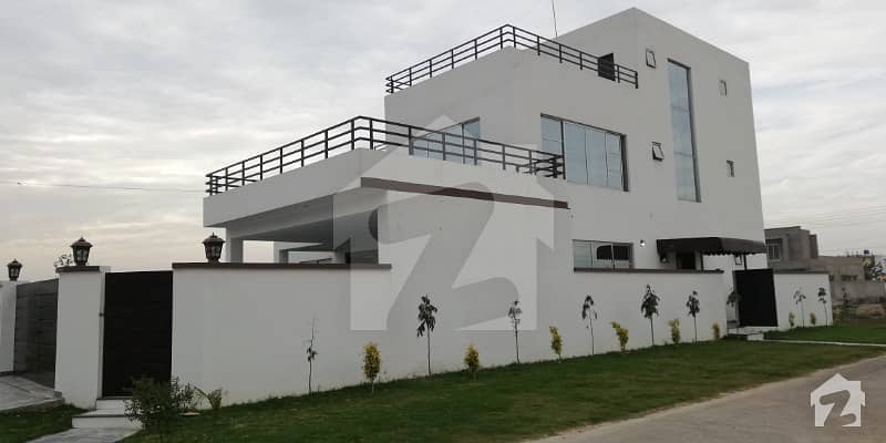 Corner Park Facing Wire And Pole Free Top Location Top Quality Self Constructed Modern House For Sale