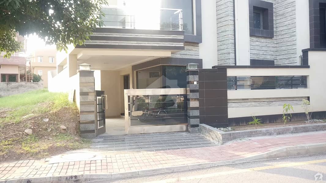 Upper Portion In 1 Kanal House Is Available For Rent