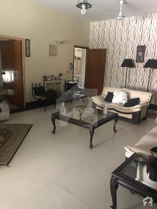 پیکو روڈ لاہور میں 6 کمروں کا 2 کنال مکان 3.5 لاکھ میں کرایہ پر دستیاب ہے۔
