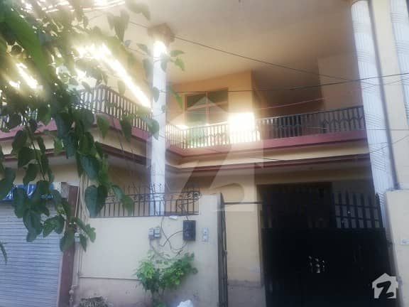 فضائیہ کالونی راولپنڈی میں 4 کمروں کا 10 مرلہ مکان 25 ہزار میں کرایہ پر دستیاب ہے۔