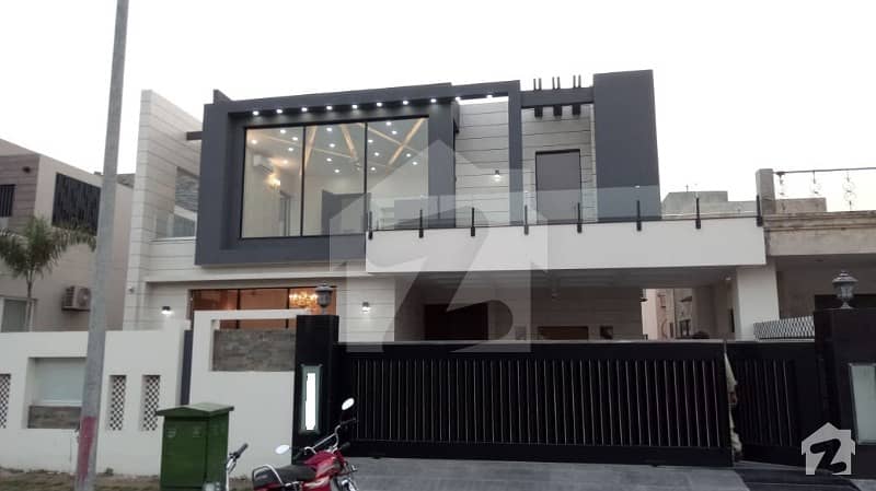 HARMAIN PRESENTING ONE KANAL BUNGALOW FOR SALE NEAR FACING PARK