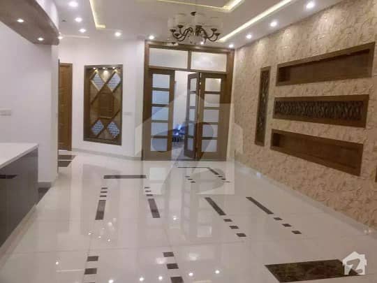 ڈی ایچ اے فیز 5 - بلاک اے فیز 5 ڈیفنس (ڈی ایچ اے) لاہور میں 4 کمروں کا 10 مرلہ مکان 1.15 لاکھ میں کرایہ پر دستیاب ہے۔