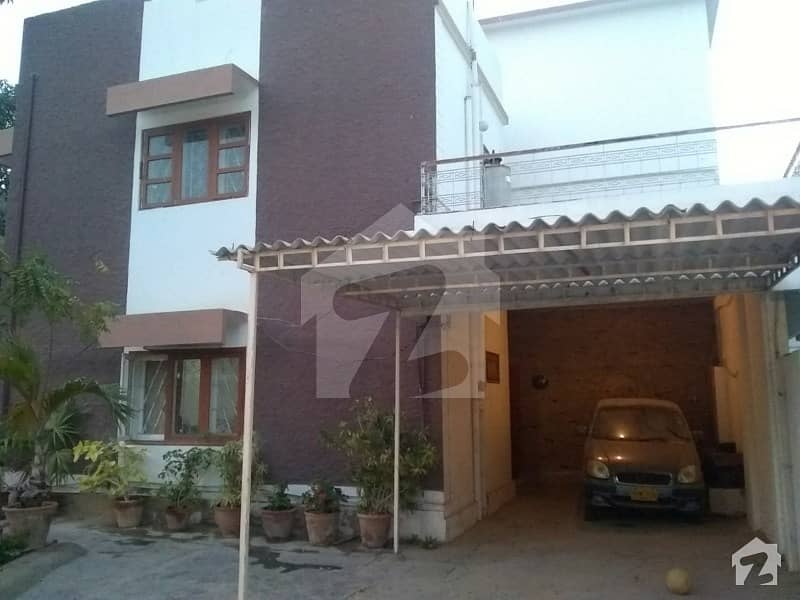 ڈی ایچ اے فیز 2 ڈی ایچ اے کراچی میں 8 کمروں کا 2 کنال مکان 11. 5 کروڑ میں برائے فروخت۔