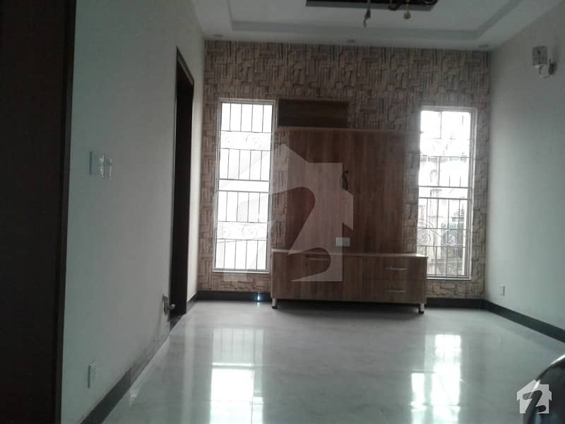 1 Kanal Well Furnished Upper Portion Available For Rent