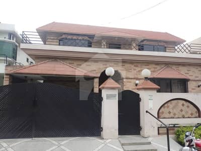 1 kanal Uper Portion Available for Rent          Near Big Commercial Market