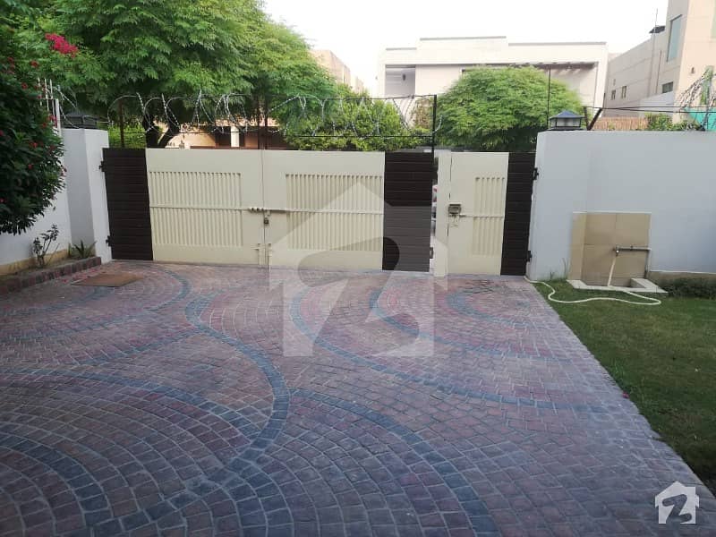 2kanal Huge House For Rent Ideal Location Near Dha Phase 05