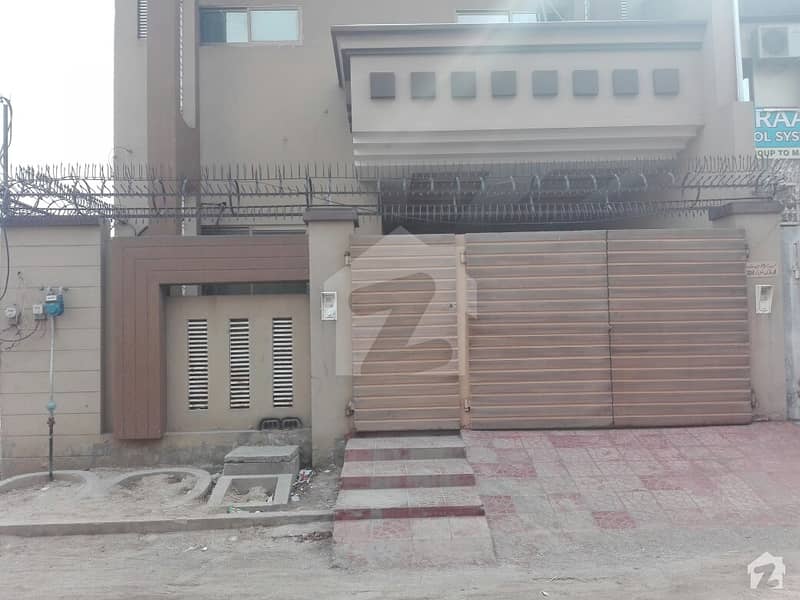 امین ٹاؤن فیصل آباد میں 4 کمروں کا 10 مرلہ مکان 1. 5 کروڑ میں برائے فروخت۔