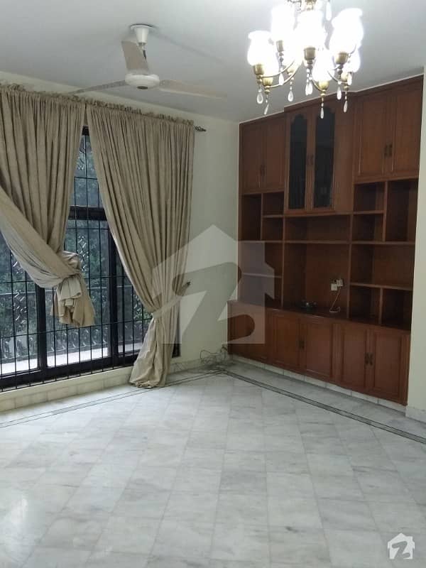 2 Kanal House Peaceful Location Cantt Lahore