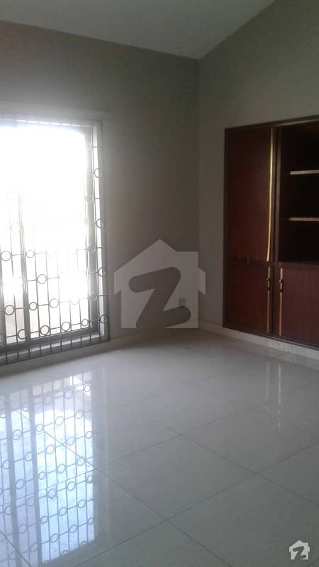 Out Class Location 200 Sq Yd Ground 2 Bungalow For Sale 11 Room