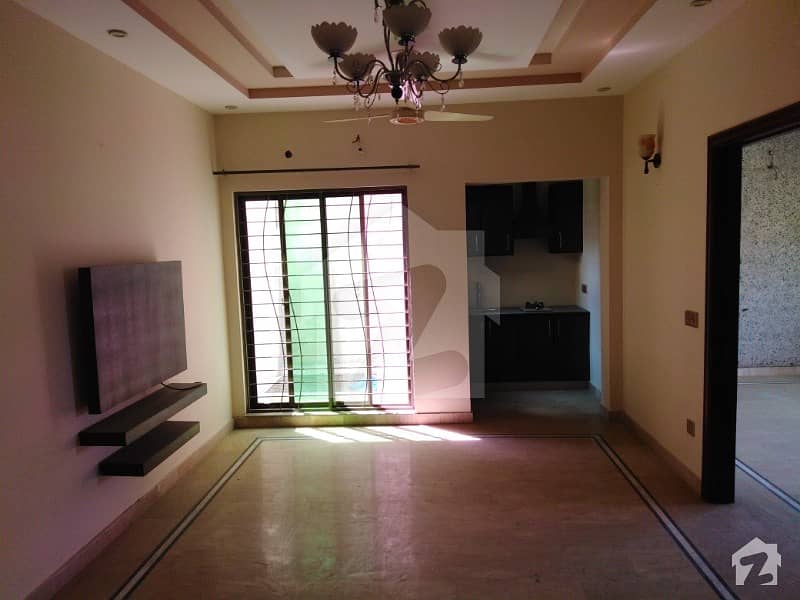 اسٹیٹ لائف ہاؤسنگ سوسائٹی لاہور میں 3 کمروں کا 5 مرلہ مکان 43 ہزار میں کرایہ پر دستیاب ہے۔