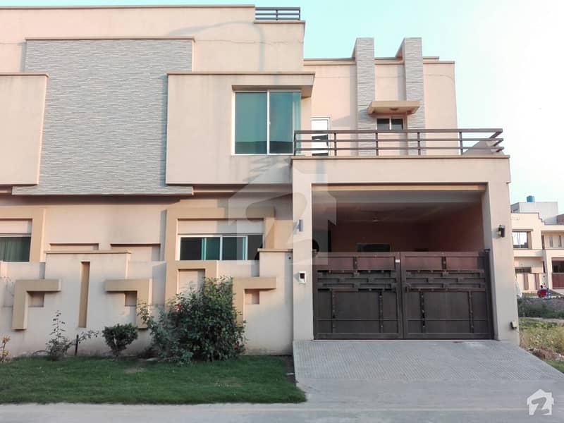 ماڈل سٹی ون کینال روڈ فیصل آباد میں 4 کمروں کا 7 مرلہ مکان 1. 4 کروڑ میں برائے فروخت۔