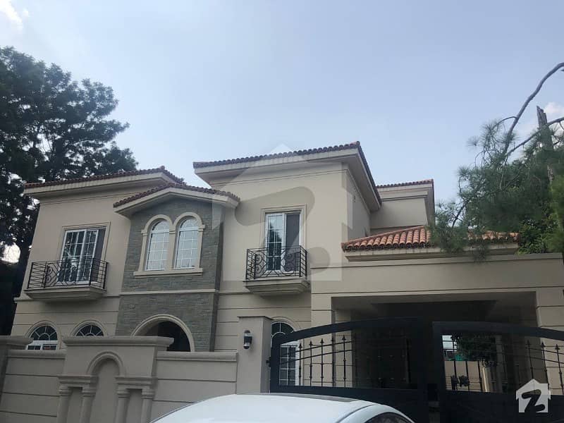 Brand New Triple Storey House Available For Sale