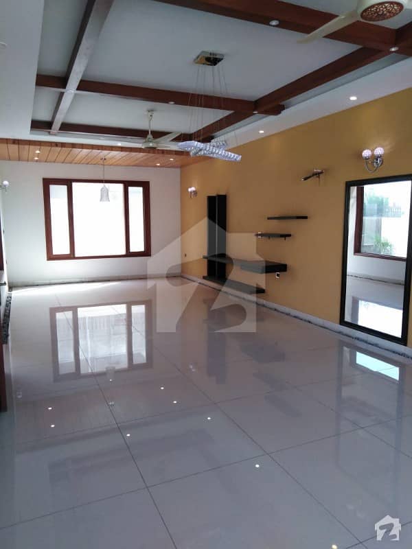 1000 Sq Yard Brand New Bungalow For Rent